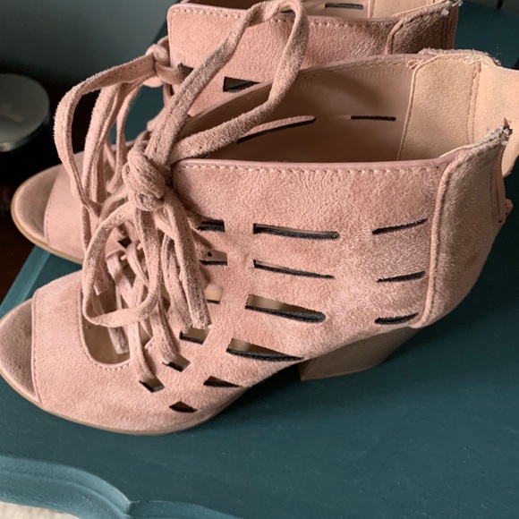 Versona Shoes - Versona Peep Toe Booties